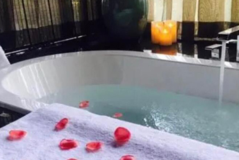 成都青羊水疗池中的失重冥想：当身体学会漂浮